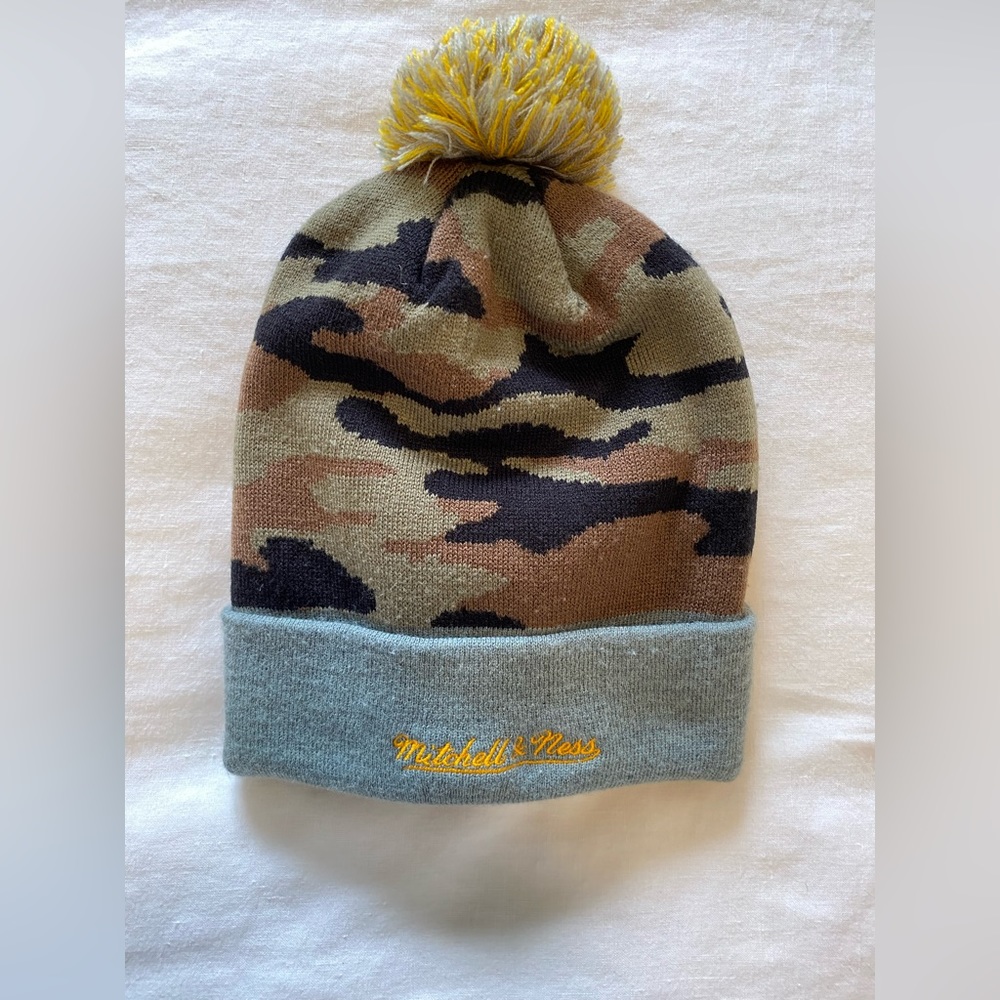 Golden State Warriors city logo, camouflage beanie, Mitchell & Ness